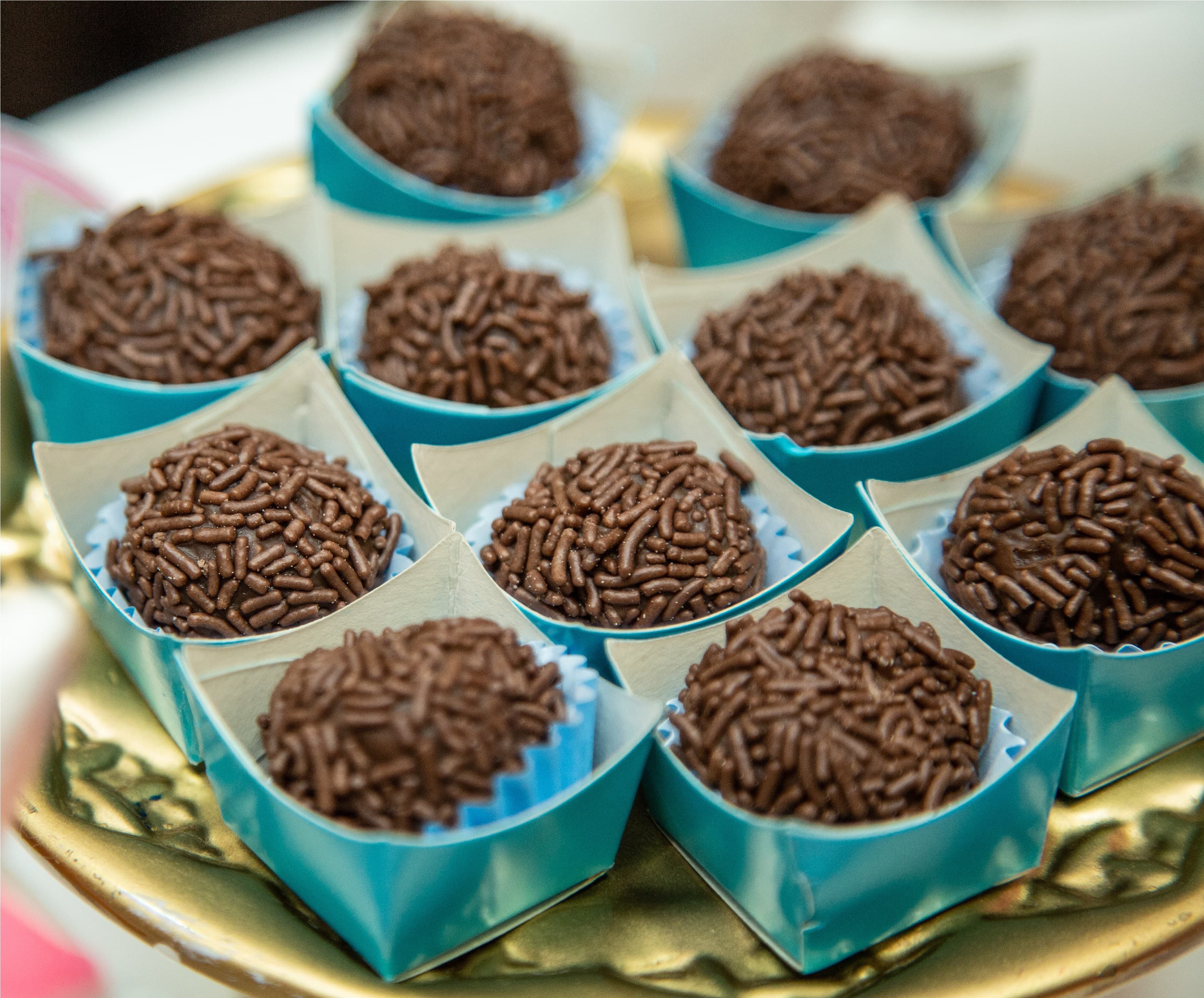 1 Caixa com brigadeiros 10 unicades